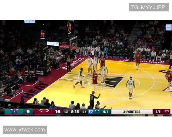 鲍威尔分析进攻困境:对手防守策略升级我队配合与跑动需加强