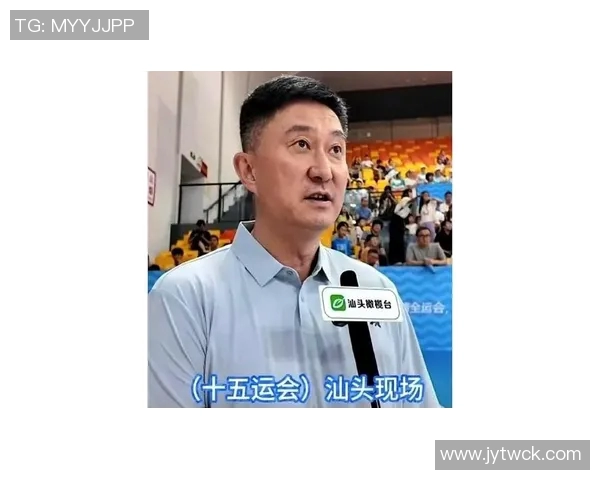 广东男篮主帅杜锋亲临现场助威广东女篮新赛季首战精彩揭幕