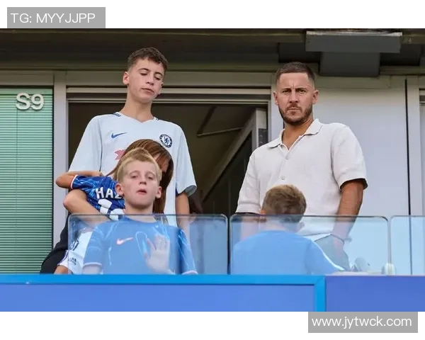 阿扎尔重返斯坦福桥分享照片感慨回家感觉真好