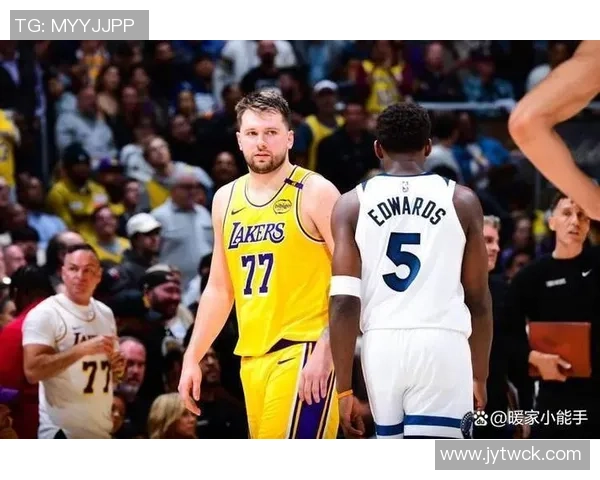 本赛季场均得分前十榜单东契奇领衔马克西紧随其后六人得分超三十